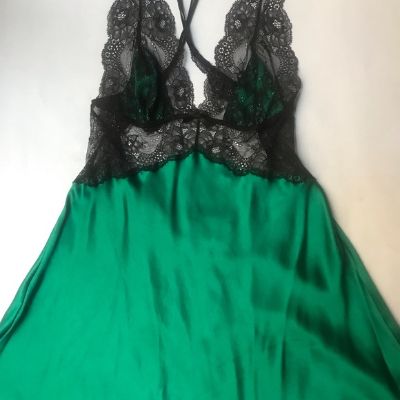 Victorias Secret Holiday Emerald Green Silk Robe and Satin & Lace Slip - S - NWT - Picture 4 of 12
